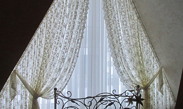 Пошив штор на тесьме в холле в стиле "Прованс"