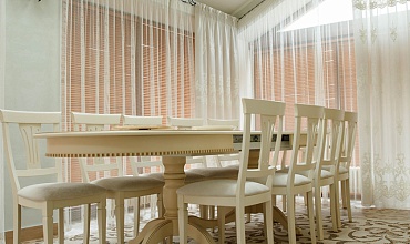 Пошив штор на тесьме в столовой в стиле "Кантри"