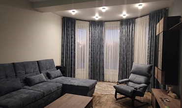 Пошив штор на тесьме в гостиной в загородном доме в стиле "Неоклассика"