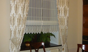 Пошив штор на тесьме  в кухне в стиле "Неоклассика"
