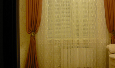 Пошив штор с ламбрекеном в гостиной в стиле "Неоклассика"