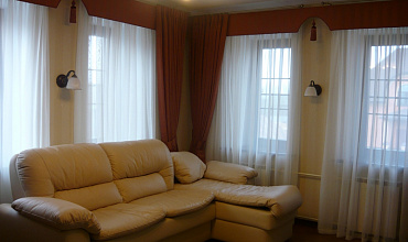 Пошив штор с ламбрекеном в гостиной в стиле "Неоклассика"