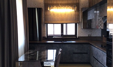 Пошив римских штор в кухне в стиле "Хай-тек"