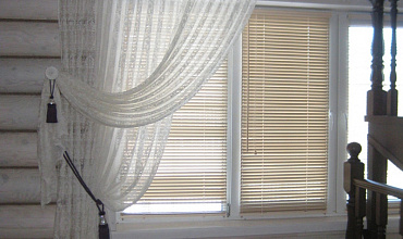 Пошив штор на тесьме в холле в стиле "Кантри"