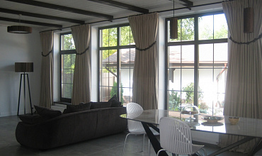 Пошив штор на тесьме в гостиной в стиле "Кантри"