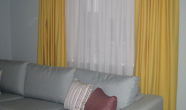 Пошив штор на тесьме в гостиной в стиле "Хай-тек"