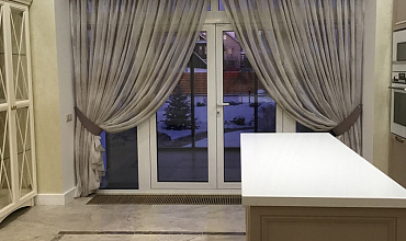 Пошив штор на тесьме в кухне в стиле "Хай-тек"