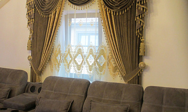 Пошив штор с ламбрекеном в гостиной в стиле "Неоклассика"